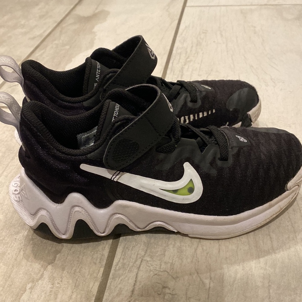 Nike Kids Black White Sneakers with Neon Green Accent